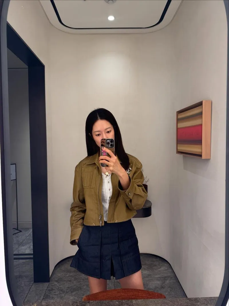 “저는 잘지내요”…왕빛나, 여름 거울 셀카→차분한 일상 속 존재감 / 배우 왕빛나 인스타그램