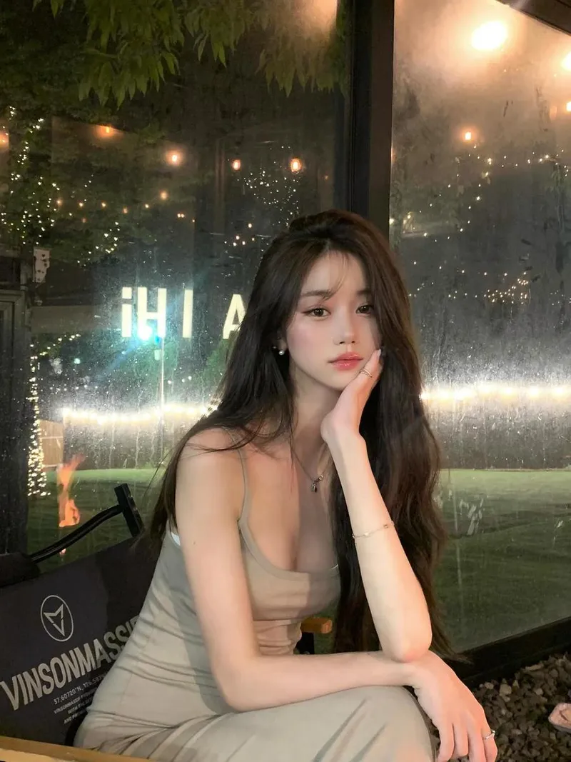 “여름밤 향기에 기대어”…윤영채, 캠핑 감성→청초한 여운 / 인플루언서 윤영채 인스타그램
