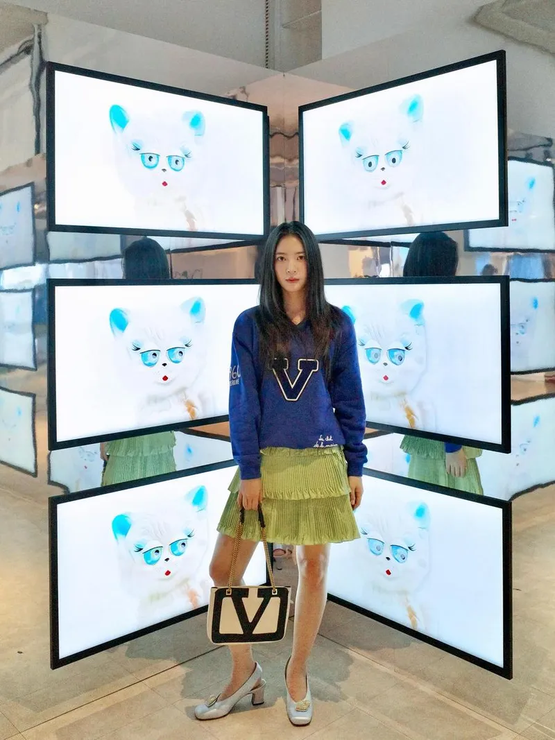 “다른 세계가 열린 순간”…조아영, 몽환적 시선→패션으로 완성한 여름 / 배우 조아영 인스타그램