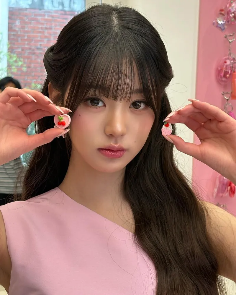 “봄빛 머금은 소녀의 시선”…장원영, 핑크 속 초여름→청초한 무드 / 걸그룹 아이브 장원영 인스타그램