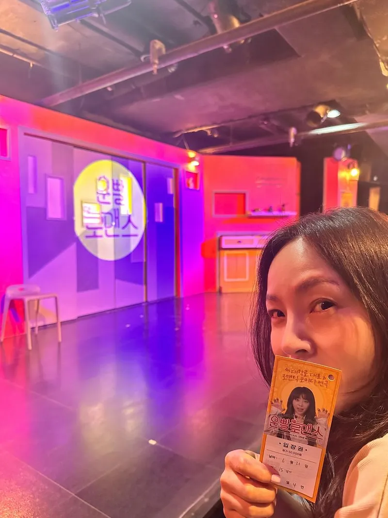 “연극 이렇게 재밌는 거였나”…왁스, 무대 앞 설렘→진심 담긴 극장 인증 / 가수 왁스 인스타그램