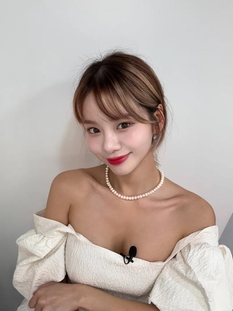 “우리 강아지 이야기”…맹승지, 미소에 담긴 여운→여름날 클래식 셀카 / 배우, 방송인 맹승지 인스타그램