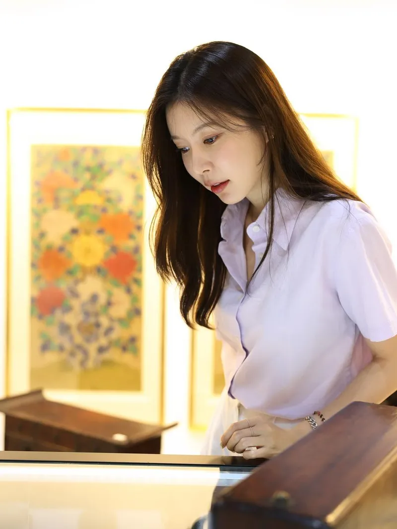 “고요한 시선, 빛을 담다”…장혜리, 정적 속 여운→여름 전시장에서 포착