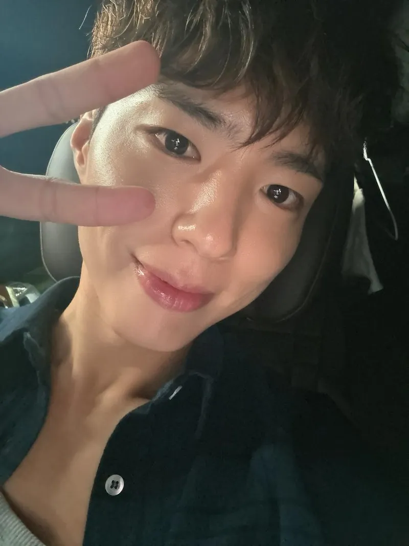 “복싱 금메달리스트 에너자이저”…박보검, 청량한 여름 밤→설렘 가득 셀카 / 배우 박보검 인스타그램