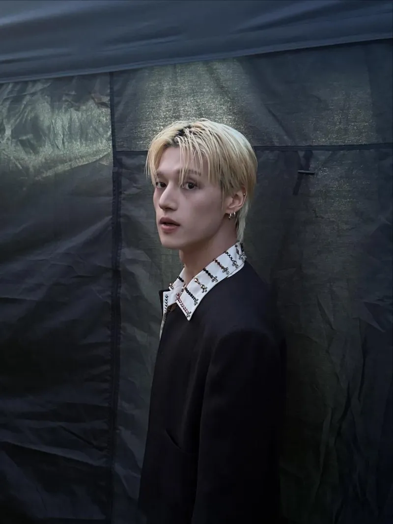 “맑은 빛 속 묘한 침묵”…우영, 여름밤 시선→잔상처럼 남은 눈빛 / 그룹 에이티즈 우영 인스타그램