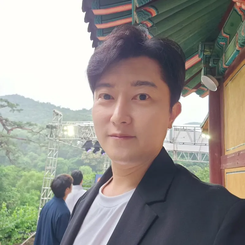 “소원과 노래의 밤이 흐르다”…한경일, 산사 여름밤→잔잔한 위로의 순간