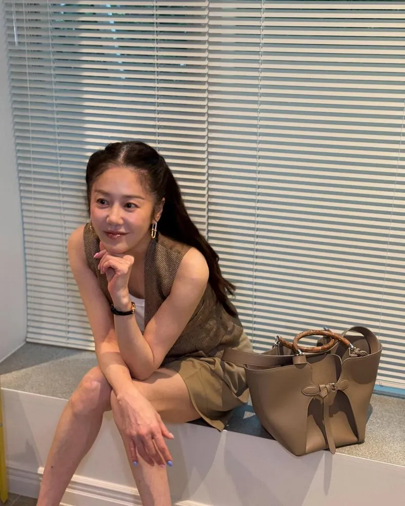 “고요한 미소 머금은 순간”…고현정, 성숙한 여름→잔잔한 분위기 / 배우 고현정 인스타그램