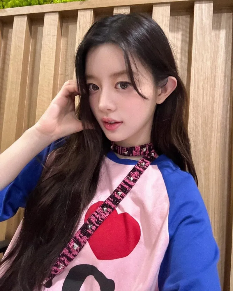 “장난기 어린 눈빛, 반짝임 그대로”…아일릿 민주, 여름밤의 소녀→러블리 변신 / 걸그룹 아일릿 민주 인스타그램