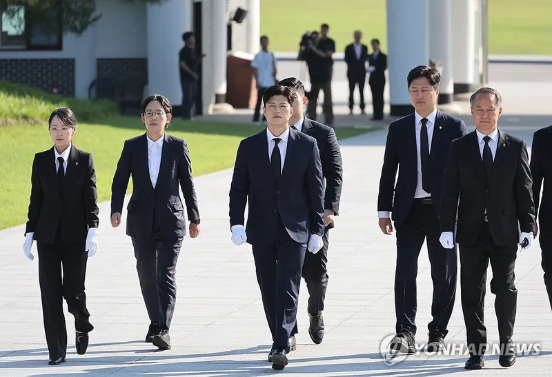 “김용태, 국립현충원서 6·25 영웅 넋 기려”…당내 젊은 의원들과 희생 의미 새기다→정치권 파장