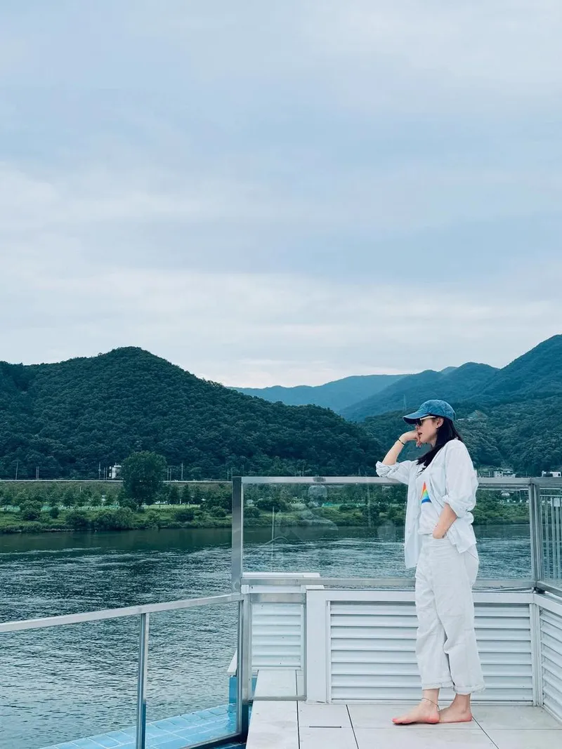 “강물과 초여름 머문 마음”…손예진, 고요한 시선→청량 감성 / 배우 손예진 인스타그램