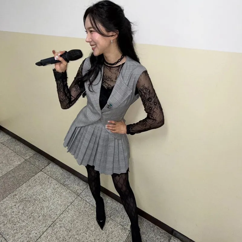 “기분은 지켜내잣”…김나희, 자유로운 무드→시선 압도 / 트로트가수 김나희 인스타그램
