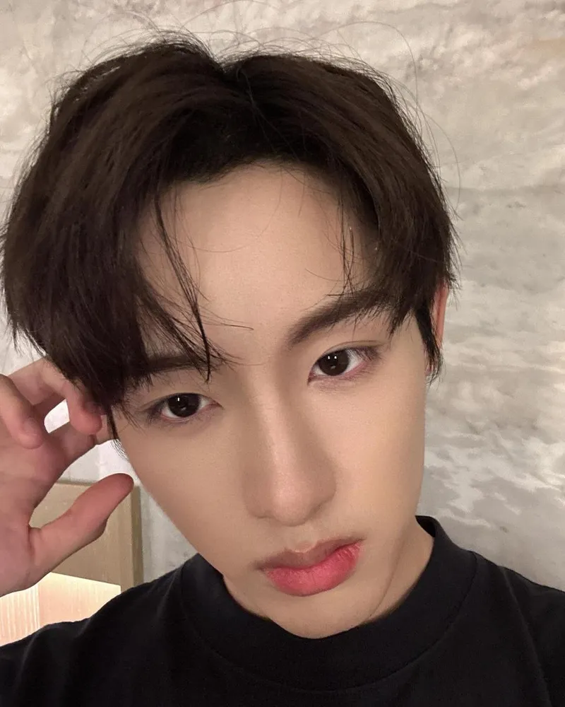 “고요한 오후의 시선”…윈윈, 여름 빛 감도는 얼굴→청초한 무드 / 그룹 NCT 윈윈 인스타그램
