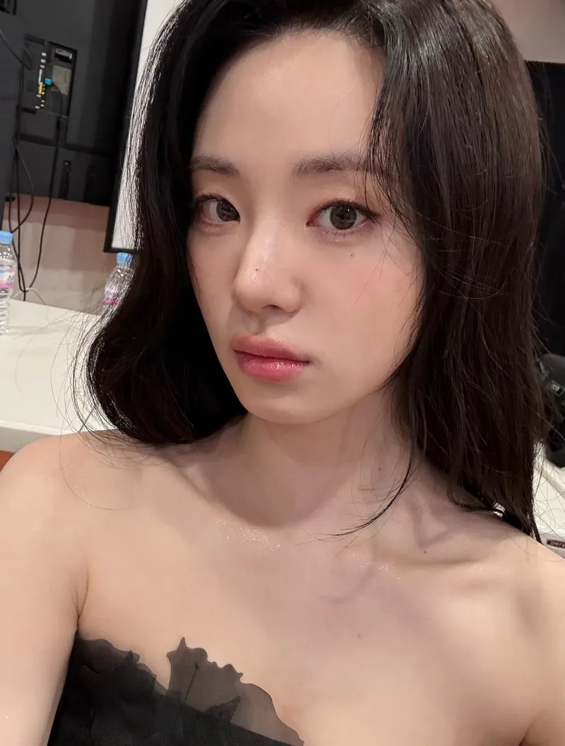 “차분한 시선 속 깊은 여운”…신시아, 몽환적 오후→섬세한 아름다움 / 배우 신시아 인스타그램