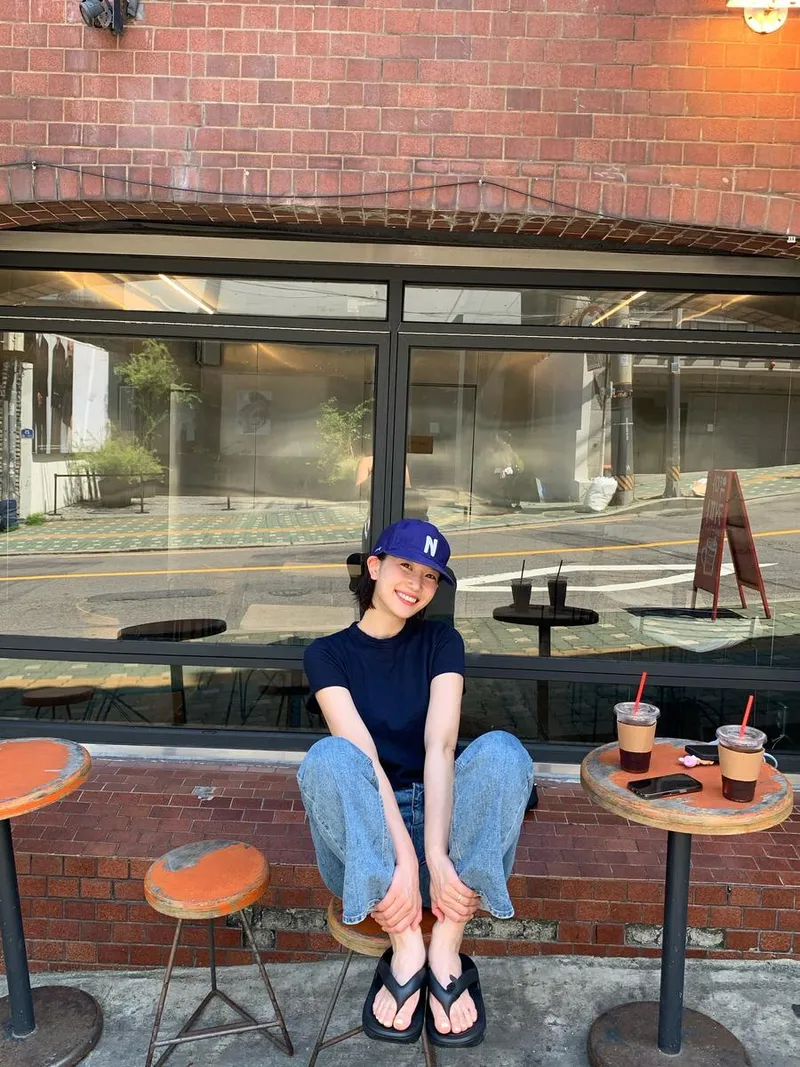 “햇살 아래 환한 미소”…장희령, 여름 오후→친근한 소소함 / 배우 장희령 인스타그램