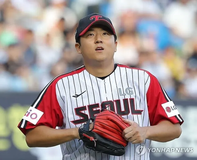 “6이닝 1실점 호투”…송승기, 두산전 쾌투→LG 다승·평균자책점 1위 질주