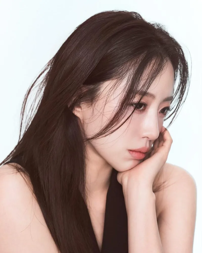 “멈춰선 시간 같은 눈길”…은정, 깊은 시선→내면의 여운 / 걸그룹 티아라 은정 인스타그램