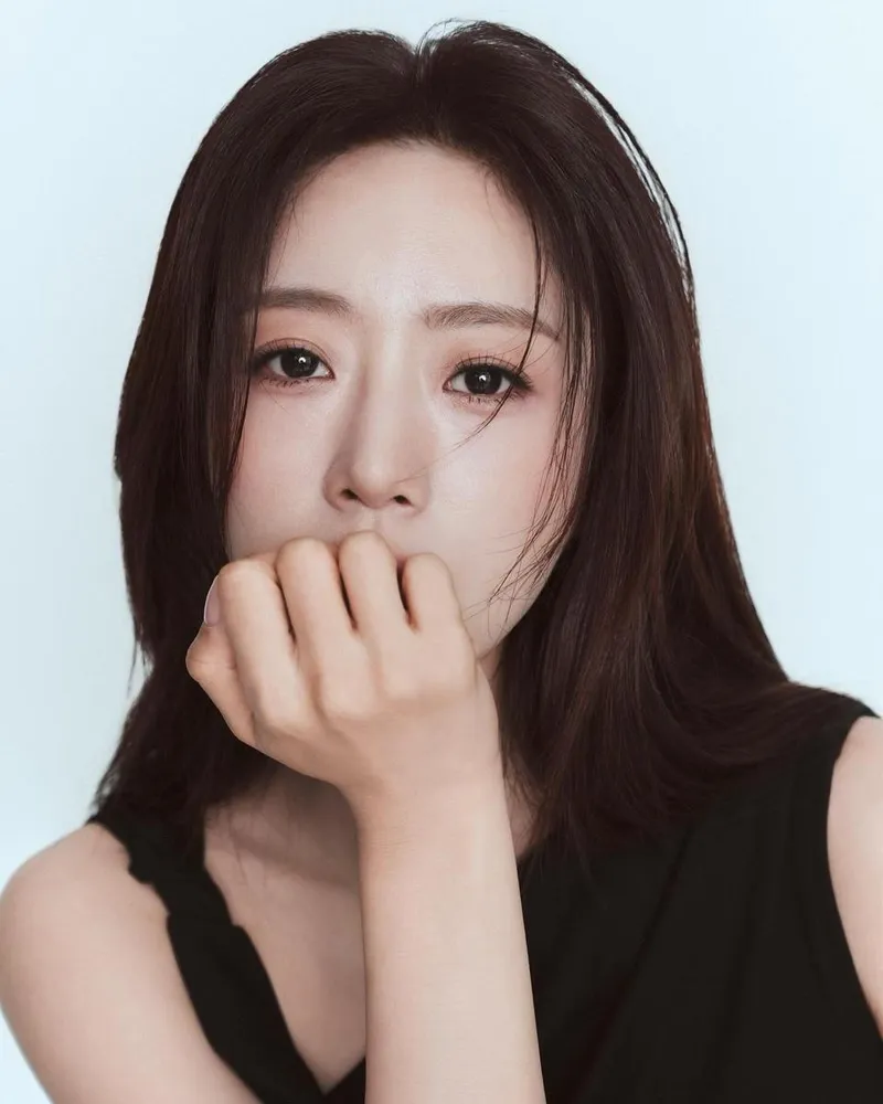 “슬쩍 스며든 고요함”…은정, 깊은 시선→여름밤 정적 압도 / 걸그룹 티아라 은정 인스타그램