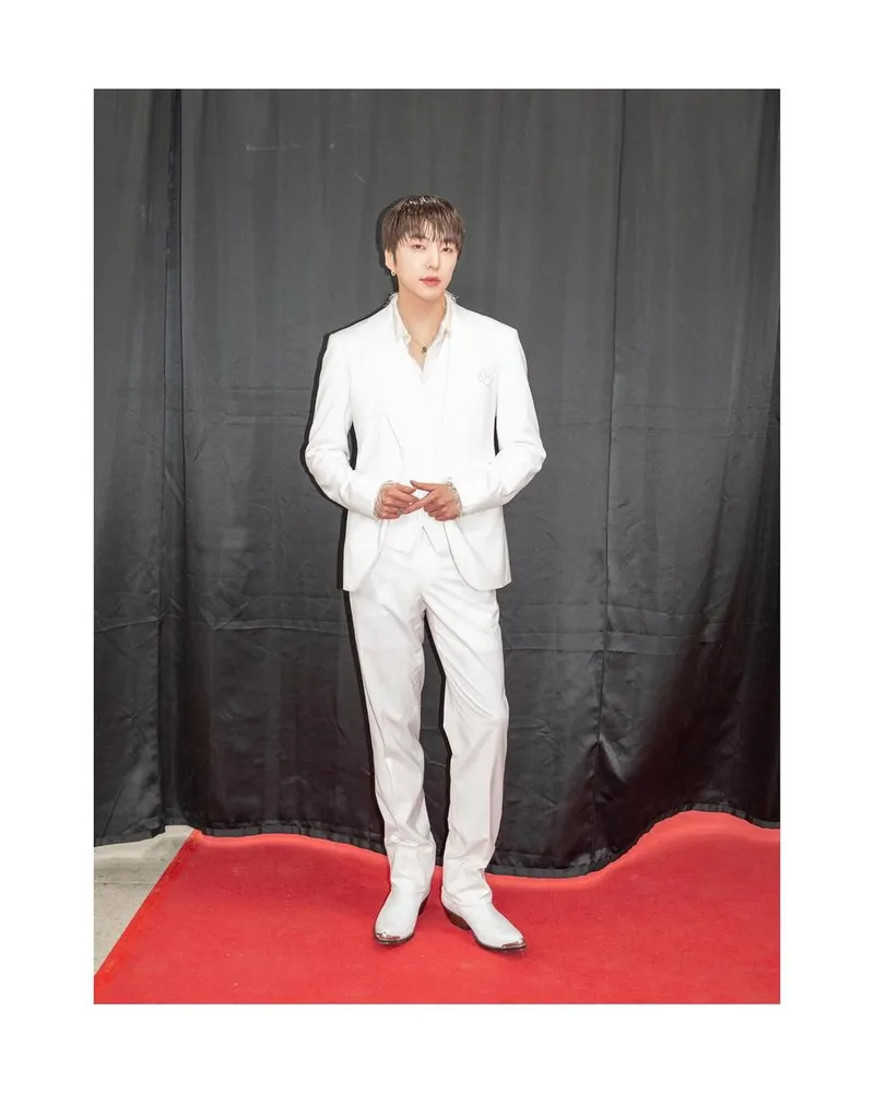 “생에 첫 시상식 MC”…강승윤, 순백 카리스마→성장 드러난 순간 / 그룹 위너 강승윤 인스타그램