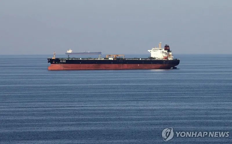 호르무즈 해협을 지나가는 유조선 / 연합뉴스