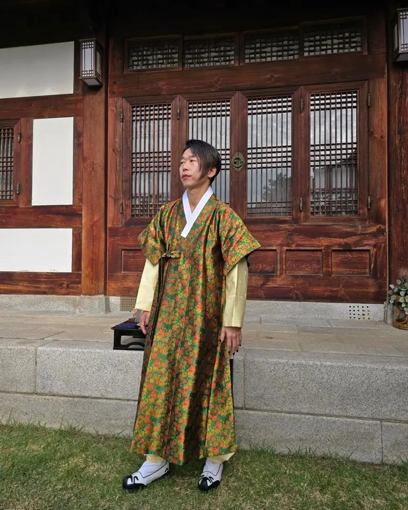 “오늘 첫 방송의 설렘”…윤병희, 고즈넉한 한옥→한복 자태의 존재감 / 배우 윤병희 인스타그램
