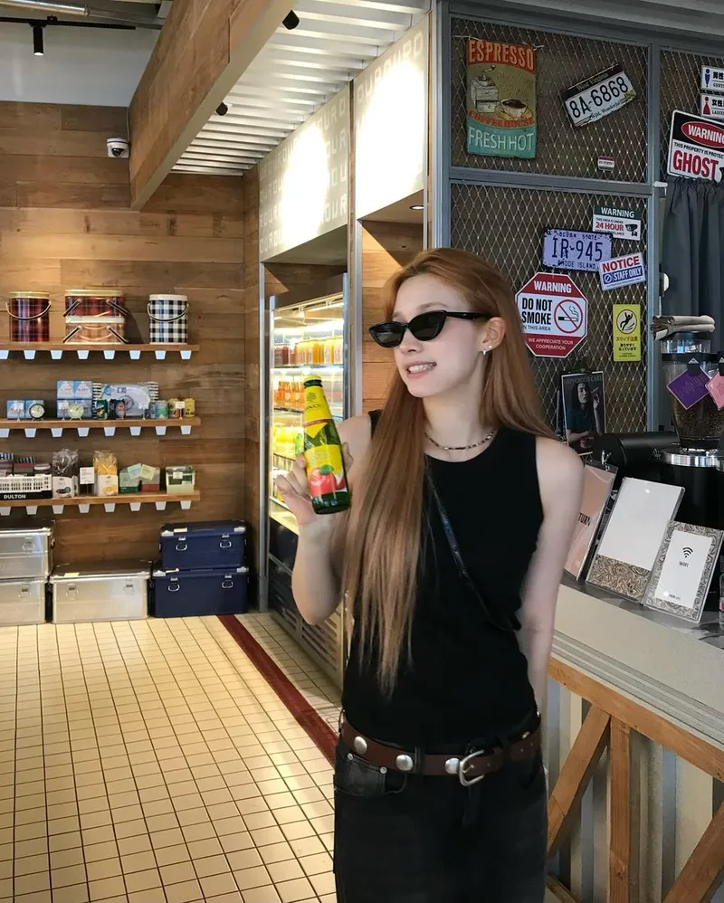 “달콤했던 한 모금의 순간”…휴닝바히에, 여름의 산뜻함→도시 감성 일상 / 걸그룹 케플러 휴닝바히에 인스타그램