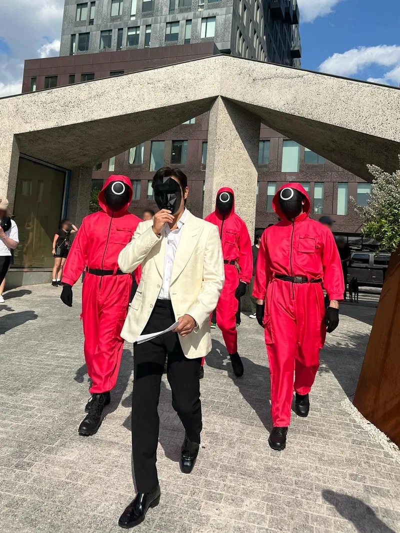 “Frontman in NY”…이병헌, 도심 압도→오브제처럼 남은 존재감 / 배우 이병헌 인스타그램