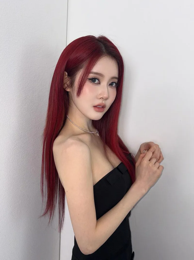 “Be who you are”…시은, 레드 실루엣→단단한 자기 고백처럼 / 스테이씨 시은 인스타그램