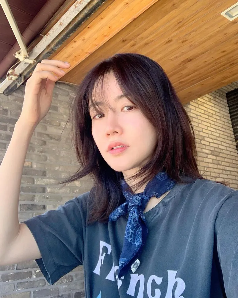 “빛과 여운, 그 사이”…황우슬혜, 자연광 아래 고요→아련함 속 미묘한 변화 / 배우 황우슬혜 인스타그램