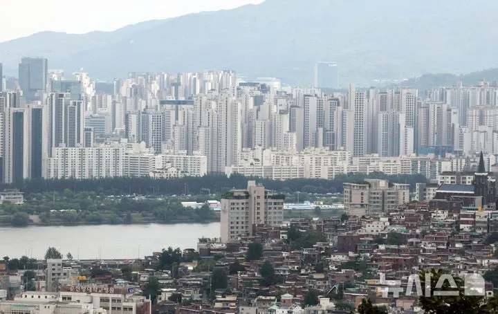 주담대 월 3조원↑ 쏠림, 3단계 규제 앞둔 금융권…가계빚 경계감 고조