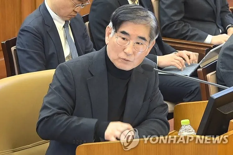 법원, 김용현 구속영장 심사 25일 연기