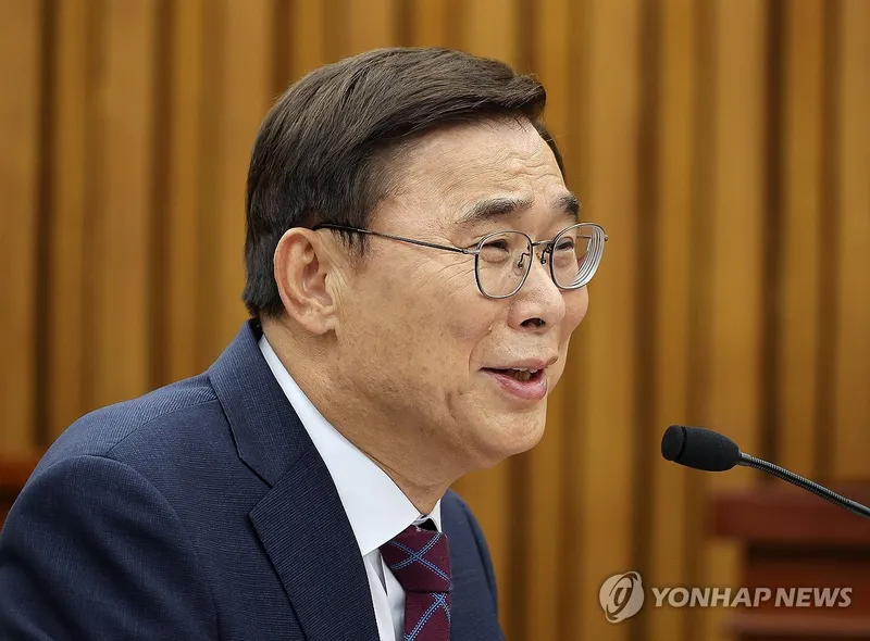 이종석 국정원장, 남북안보 여명 속 청문보고서 채택