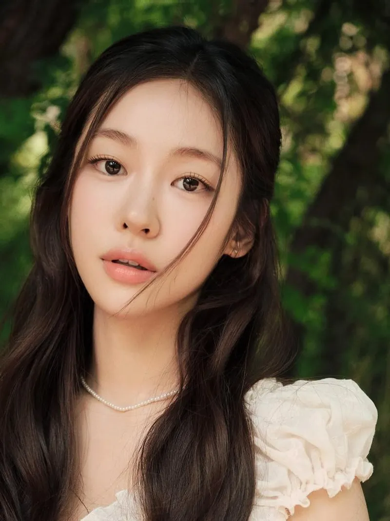 “눈부신 여름 한가운데”…송지우, 맑은 시선→싱그러운 서정美 완성 / 배우 송지우 인스타그램