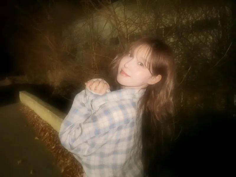 “빛나는 눈길 머금은 채”…김채현, 밤공기 속 청초함→몽환적 분위기 / 걸그룹 케플러 김채현 인스타그램