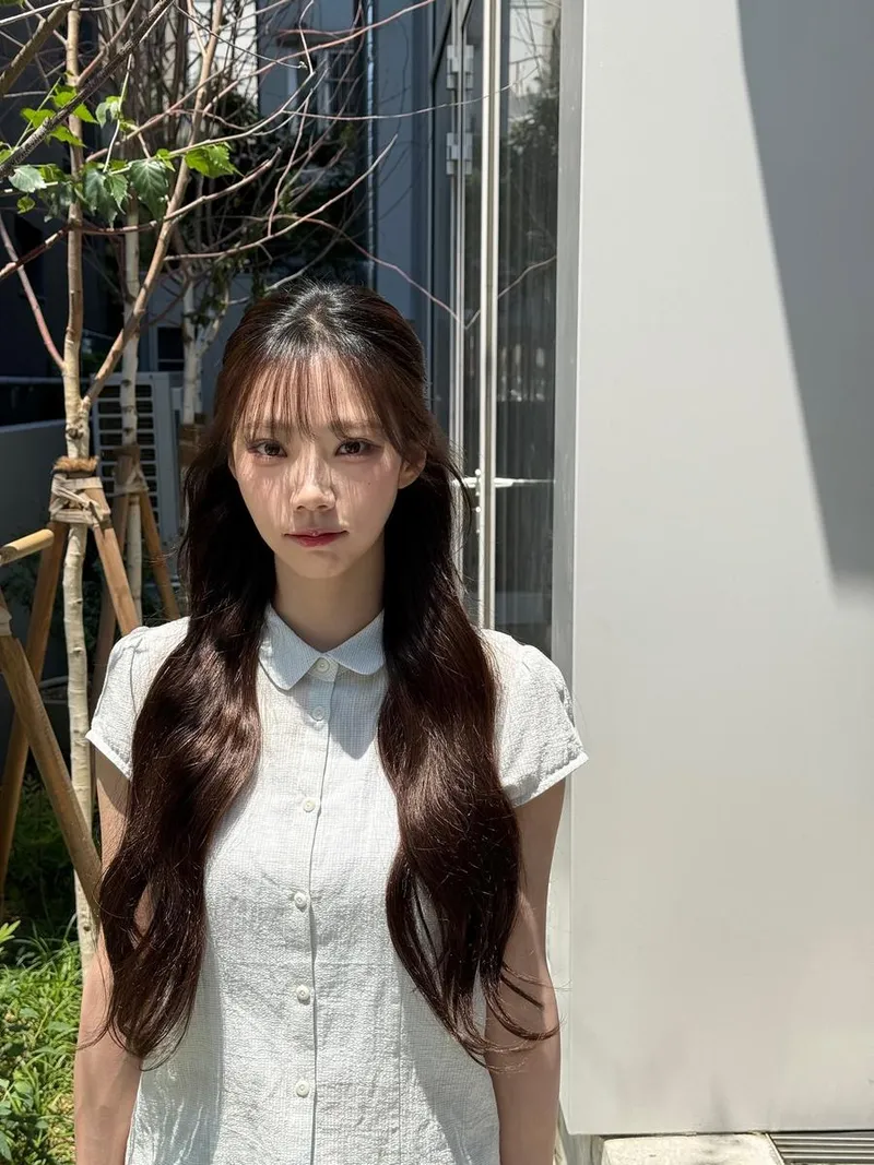 “햇살을 머금은 투명함”…여름, 맑은 시선→청초한 여운 / 걸그룹 우주소녀 여름 인스타그램