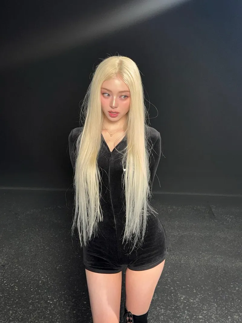 “빛을 머금은 듯”…유나, 금발의 고요함→시선 압도 / 걸그룹 있지 유나 인스타그램
