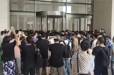 中 테무 저가 공세 뒤 ‘공급자에 가혹한 정책?’…광저우 본사 앞 시위